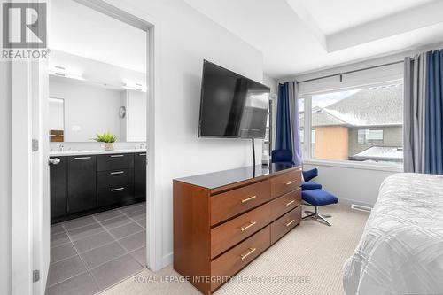 Primary bedroom facing ensuite bathroom - 641 Odyssey Way, Ottawa, ON 