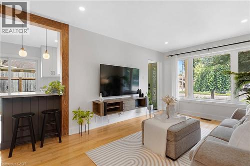 Hardwood flooring, recessed lighting, and a large picture window - 477 Kingscourt Drive Unit# B, Waterloo, ON 