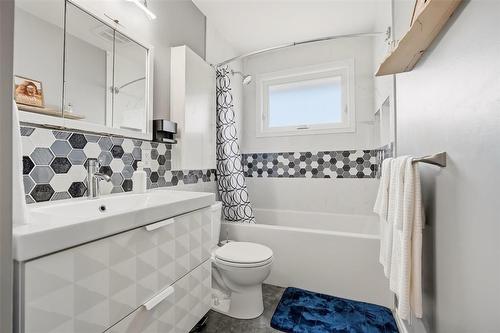 4 Pc Main Floor Bathroom - 42 Gatineau Bay, Winnipeg, MB 