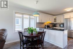 Dining area - 
