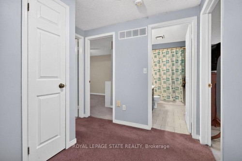 20-2 Royalwood Court, Hamilton, ON 
