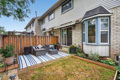20-2 Royalwood Court, Hamilton, ON 