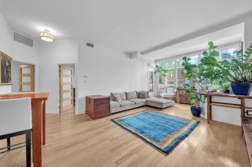 Salon - 109-4400 Boul. Champlain, Montréal (Verdun/Île-Des-Soeurs), QC 