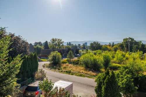 1377 Glenview Avenue, Kelowna, BC 