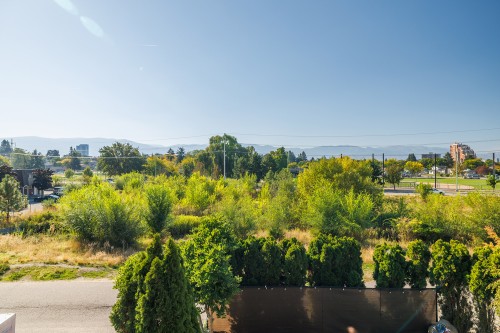 1377 Glenview Avenue, Kelowna, BC 