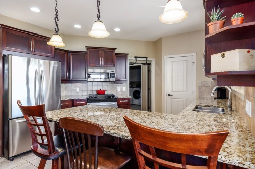 1377 Glenview Avenue, Kelowna, BC 
