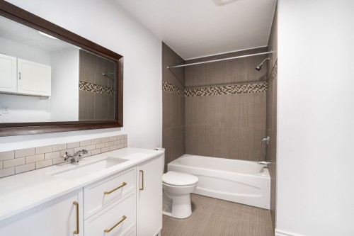 Salle de bains - 5408 Av. Casgrain, Montréal (Le Plateau-Mont-Royal), QC 