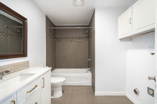 Salle de bains - 5408 Av. Casgrain, Montréal (Le Plateau-Mont-Royal), QC 