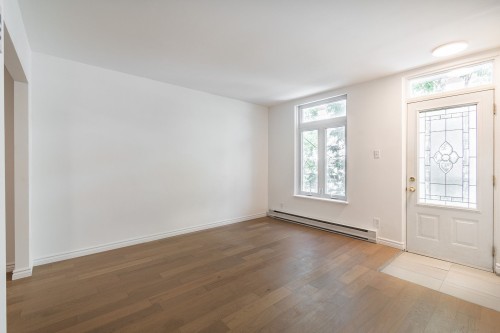 Salon - 5408 Av. Casgrain, Montréal (Le Plateau-Mont-Royal), QC 