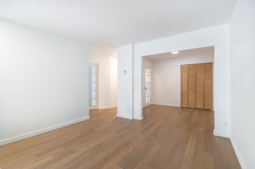Salon - 5408 Av. Casgrain, Montréal (Le Plateau-Mont-Royal), QC 