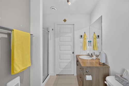 Salle de bains - 451  - 455 Boul. St-Luc, Saint-Jean-Sur-Richelieu, QC 