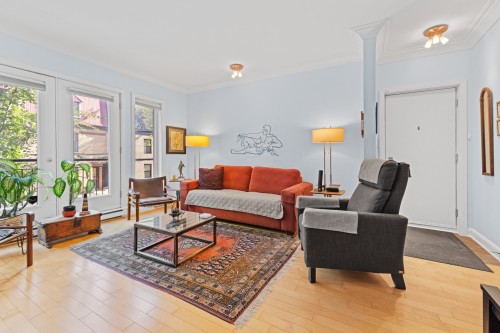 Salon - 202-1184 Rue Plessis, Montréal (Ville-Marie), QC 