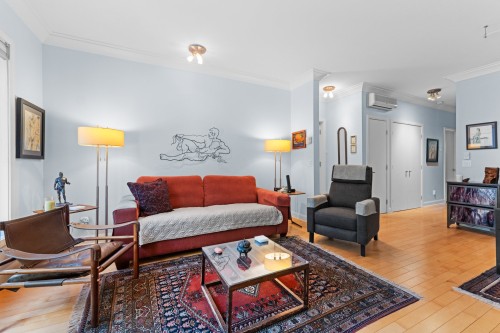 Salon - 202-1184 Rue Plessis, Montréal (Ville-Marie), QC 