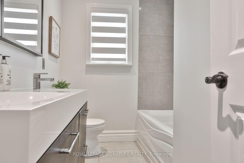 17 Flora Drive, Toronto, ON 