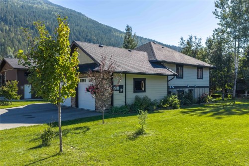 1915 Aspen Crescent, Revelstoke, BC 