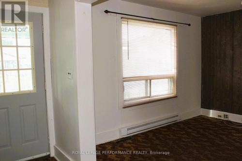 Front entrance and living room - 41 Lefebvre Avenue, Cornwall, ON 