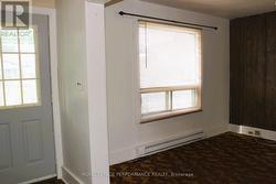 Front entrance and living room - 