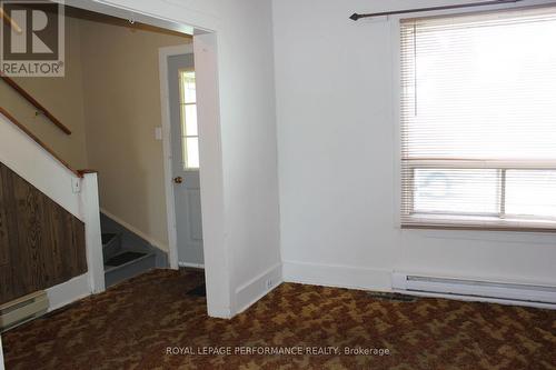 Front entrance and living room - 41 Lefebvre Avenue, Cornwall, ON 