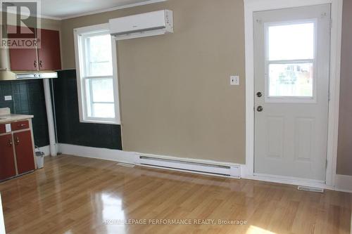 Kitchen with door to backyard - 41 Lefebvre Avenue, Cornwall, ON 