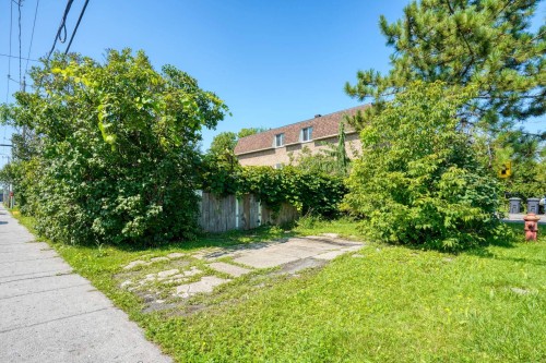 Stationnement - 3984 Grand Boulevard, Longueuil (Saint-Hubert), QC 