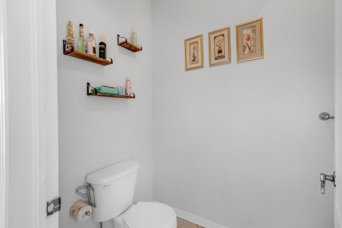 Salle d'eau - 8235 Av. Oceanie, Brossard, QC 