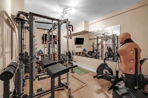 Salle d'exercice - 8235 Av. Oceanie, Brossard, QC 