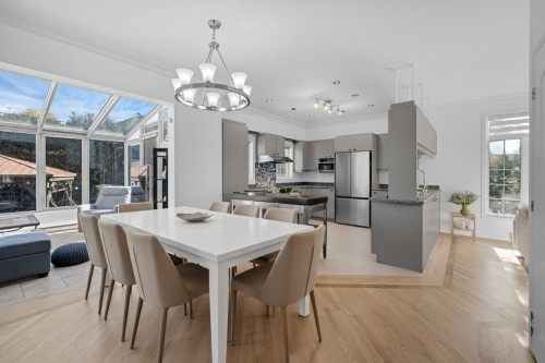 Salle à manger - 8235 Av. Oceanie, Brossard, QC 