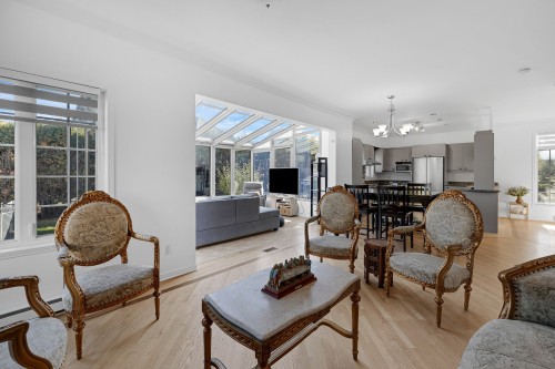 Salle familiale - 8235 Av. Oceanie, Brossard, QC 