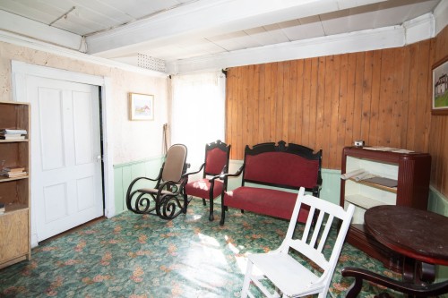 Salon - 192 Rue Galarneau, Saint-Pacôme, QC 