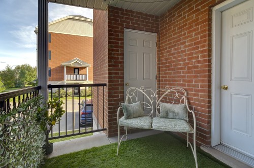 Balcon - 3-5605 Boul. Chevrier, Brossard, QC 