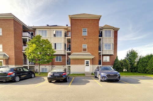 Stationnement - 3-5605 Boul. Chevrier, Brossard, QC 