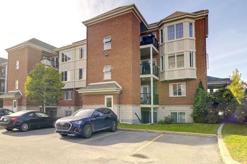 Stationnement - 3-5605 Boul. Chevrier, Brossard, QC 