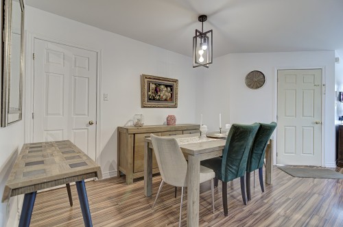 Salle à manger - 3-5605 Boul. Chevrier, Brossard, QC 