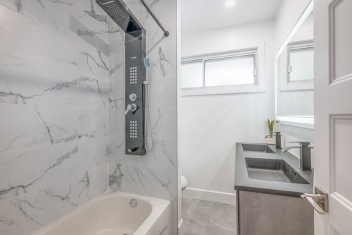 Salle de bains - 2595 Boul. De Blois, Laval (Duvernay), QC 