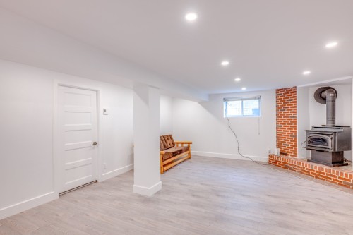 Salle familiale - 2595 Boul. De Blois, Laval (Duvernay), QC 