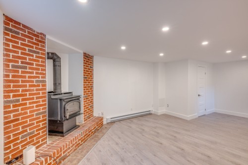 Salle familiale - 2595 Boul. De Blois, Laval (Duvernay), QC 