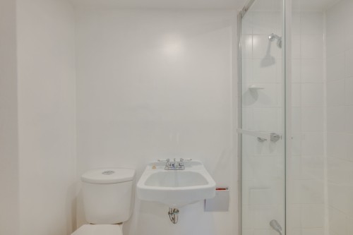 Salle de bains - 2595 Boul. De Blois, Laval (Duvernay), QC 