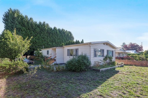 2205 4Th St East, Courtenay, BC 