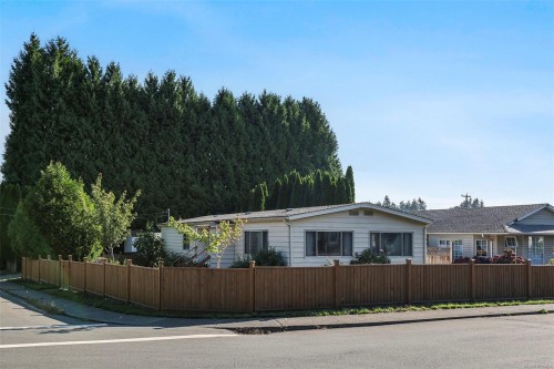 2205 4Th St East, Courtenay, BC 