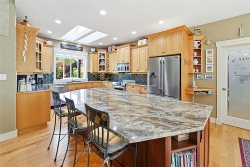 2040 Sun King Rd, Coombs, BC 