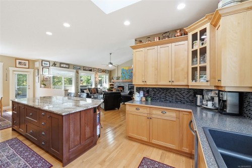 2040 Sun King Rd, Coombs, BC 