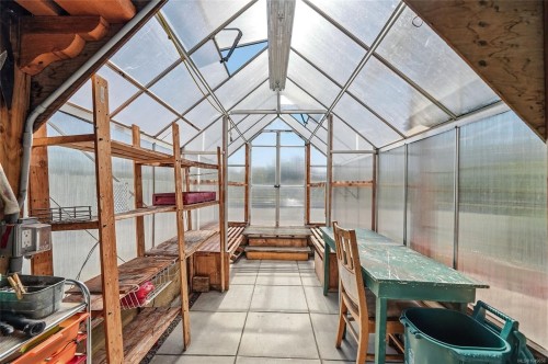 2040 Sun King Rd, Coombs, BC 