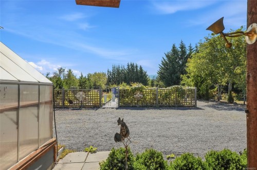 2040 Sun King Rd, Coombs, BC 
