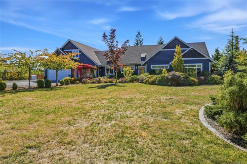 2040 Sun King Rd, Coombs, BC 