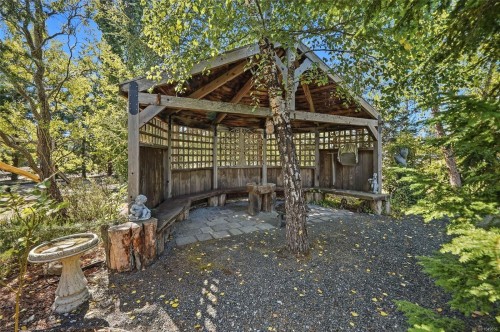 2040 Sun King Rd, Coombs, BC 