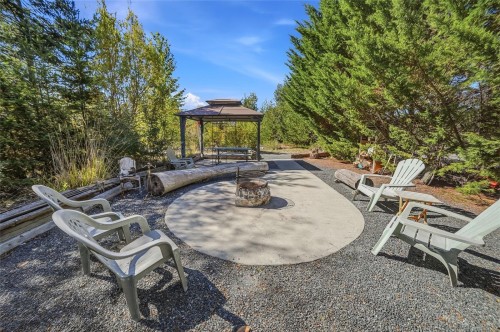 2040 Sun King Rd, Coombs, BC 