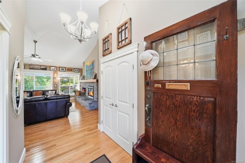 2040 Sun King Rd, Coombs, BC 