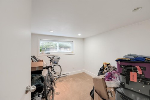 1000 Tattersall Dr, Saanich, BC 
