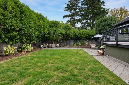 1000 Tattersall Dr, Saanich, BC 