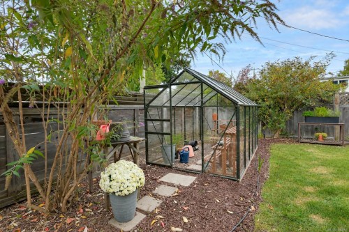 1000 Tattersall Dr, Saanich, BC 